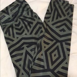 NWOT RARE Lululemon Wunder Under chevron shuffle 6